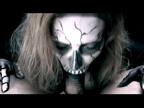 ❤️ Vajzë demonike që thith karin me gojën e saj të zezë dhe gëlltit sperma. Video seksi në sq.hqpornvideos.ru